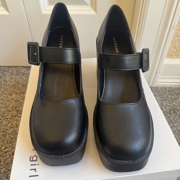 Madden Girl Mary Jane Chunky Platform Black Patent Faux Leather Shoes Size 9 - Picture 2 of 8